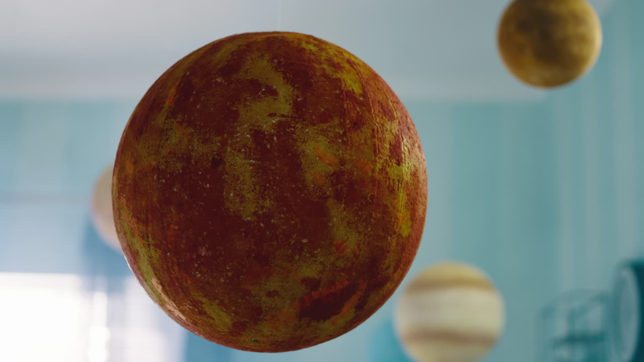 Hanging Planet Models