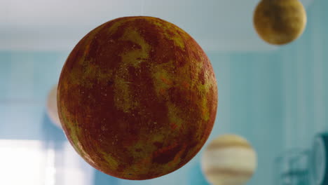 Hanging Planet Models
