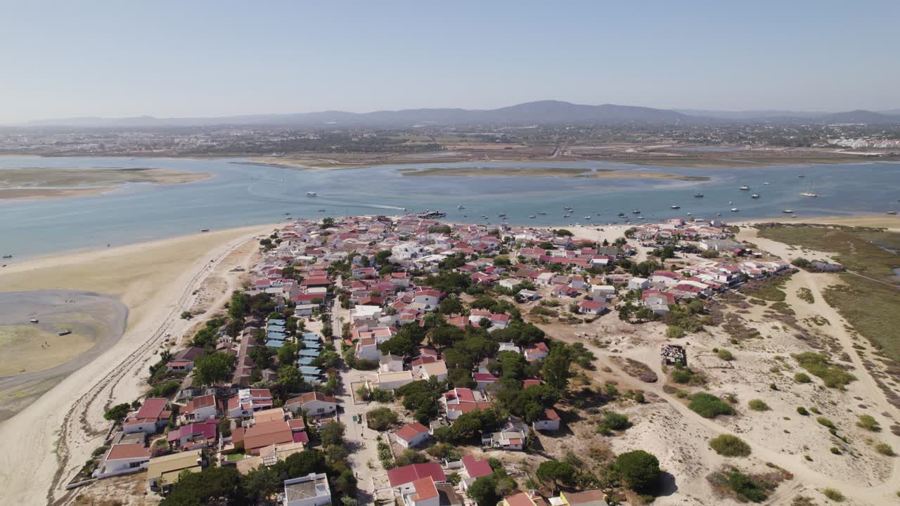 isla de armona, olhao, portugal, mostrando casas, playa y aguas circundantes, vista aérea