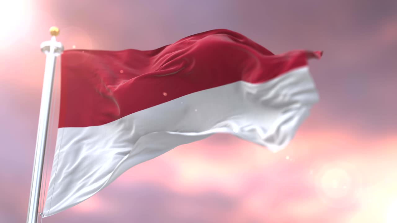 bandera de indonesia agitando en el viento en lento al atardecer, bucle