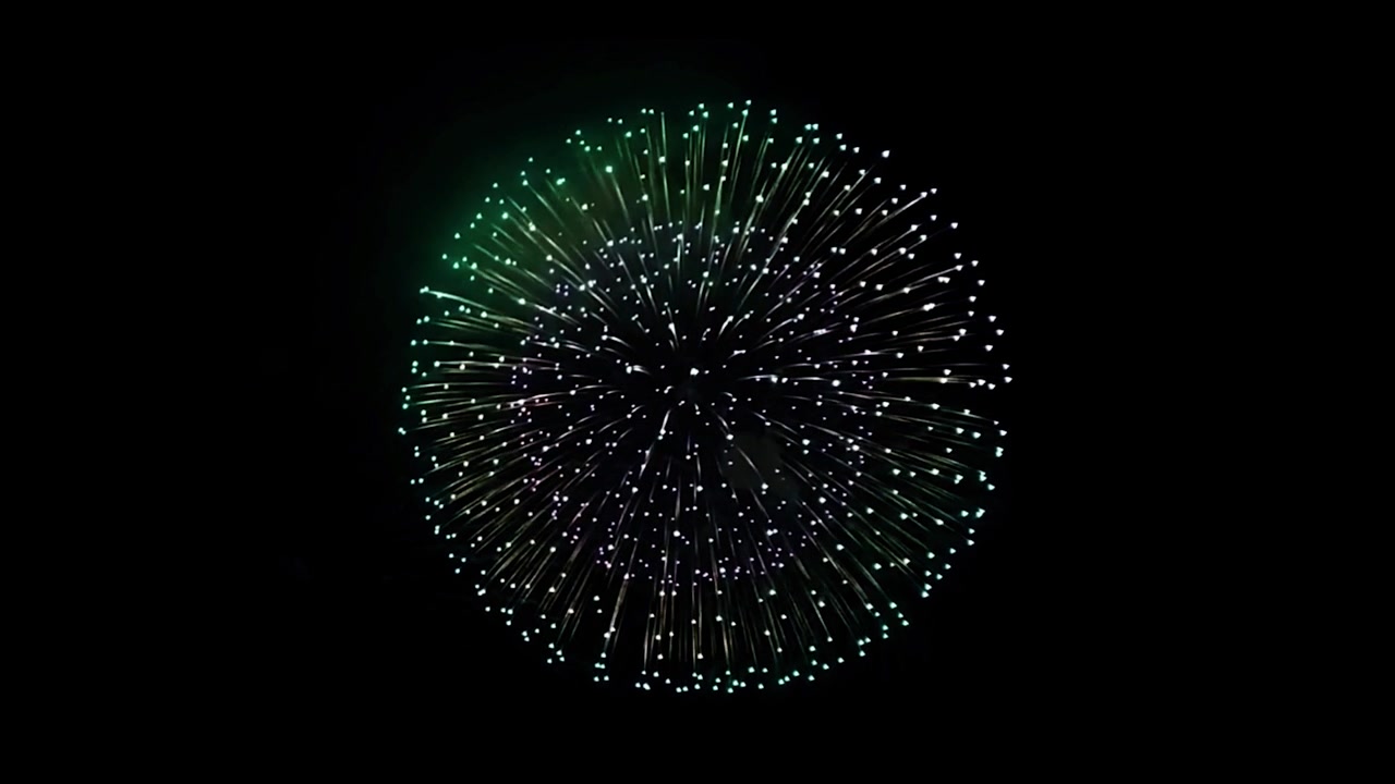 Golden big shiny fireworks bokeh lights in the night sky alpha green screen animation firework show