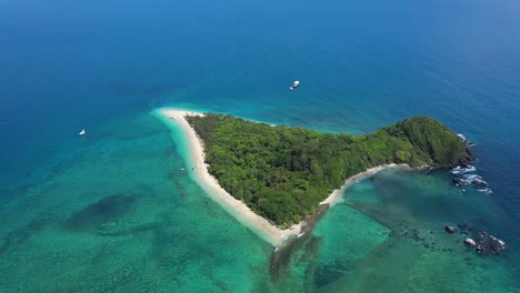 una vista aérea muestra las islas frankland frente a queensland australia