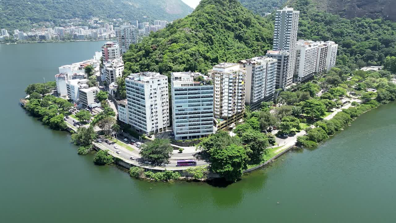 Edifícios Residenciais na Lagoa Rodrigo de Freitas, no Rio de Janeiro, Brasil