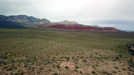 Aerial-push-in-to-the-red-rocks-at-Red-Rock-Canyon-in-Nevada