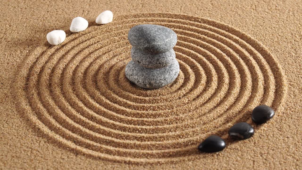 텍스처 된 모래 에 돌 이 있는 일본 젠 정원