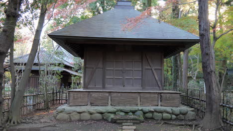 construction on an ancient shinto temple in tokyo