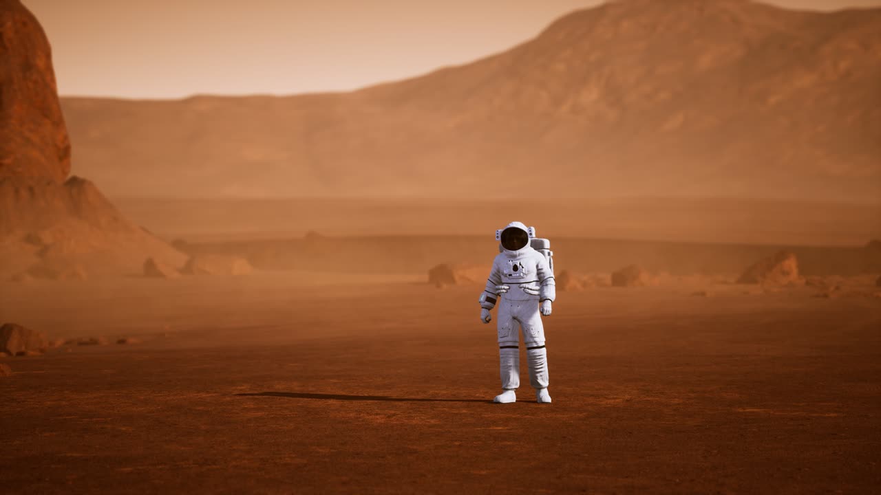 Astronauta sulla superficie di Marte. Il Pianeta Rosso è coperto di gas e rocce.