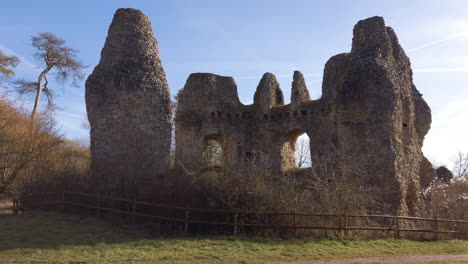 Burgruine-Auf-Dem-Land