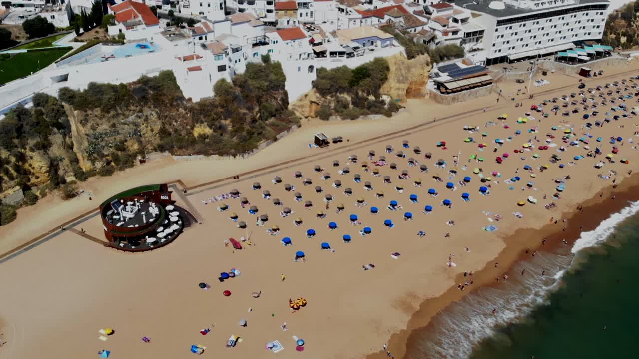 Drohnenaufnahme vom Strand