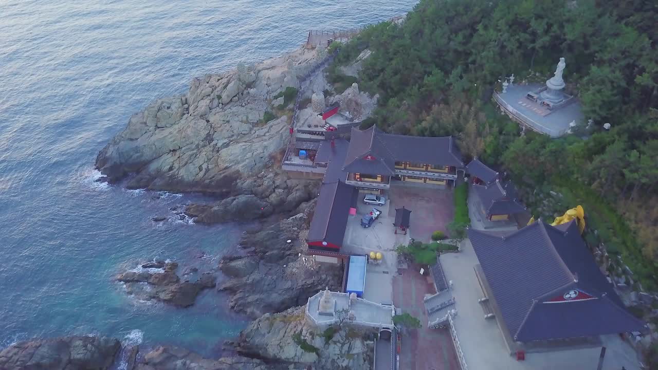 공중에서 볼 수 있는 남한 부산의 헤이동 요사 사원