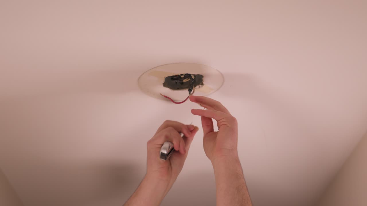 Organizzare manualmente i diversi cavi per l'installazione