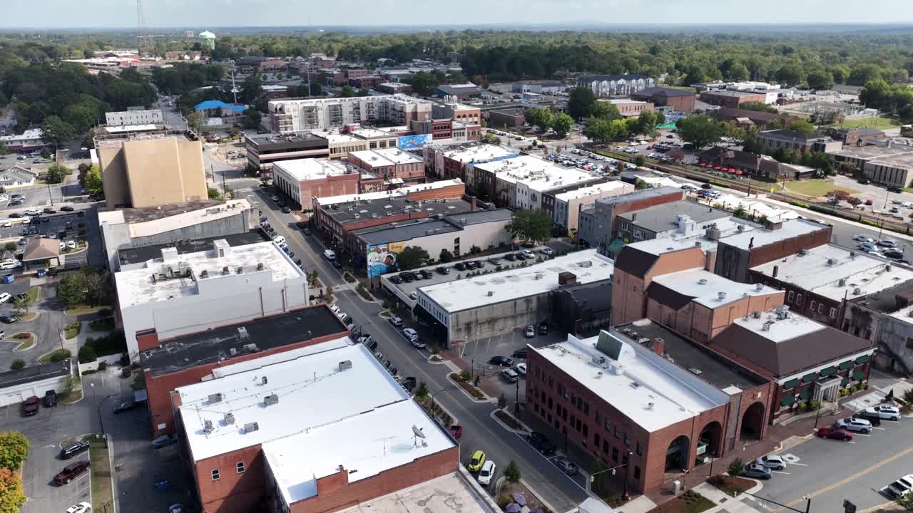 el centro de hickory, carolina del norte, desde el aire.