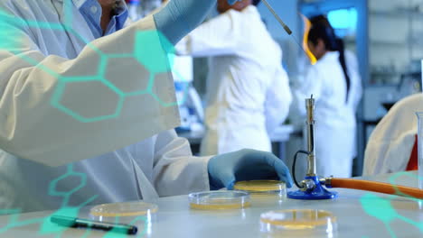 animación de procesamiento de datos médicos en un científico caucásico que realiza un experimento en el laboratorio
