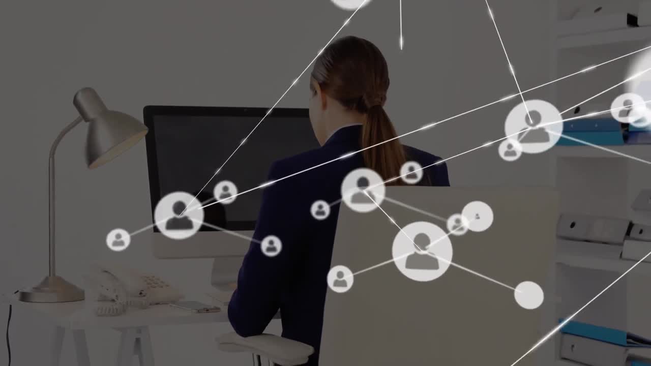 animación de perfiles conectados con líneas sobre la vista trasera de una mujer de negocios caucásica hablando por teléfono.