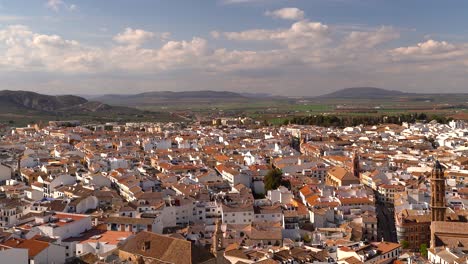 Hermoso-Paisaje-En-La-Típica-Ciudad-Andaluza-En-La-España-Rural