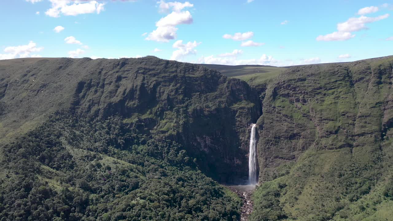 cascada casca d'anta, en el parque nacional serra da canastra, minas gerais, brasil
