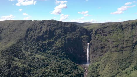 Cascada-Casca-D&#39;anta,-En-El-Parque-Nacional-Serra-Da-Canastra,-Minas-Gerales,-Brasil