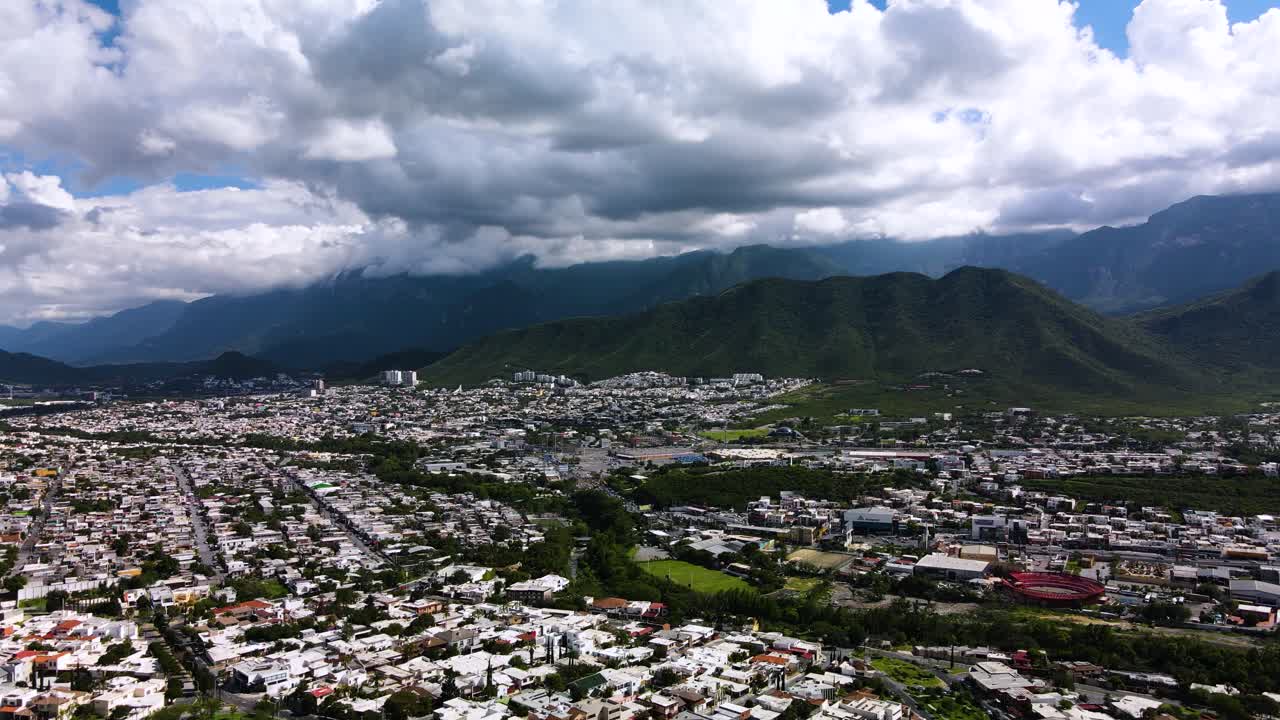 increíble vista aérea de monterrey en un día soleado
