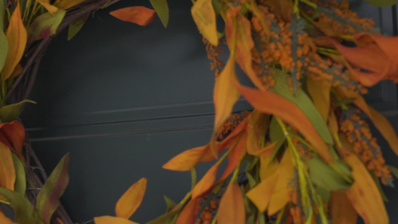 Parallax focus shift left over the wreaths