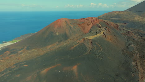 Volcán-Teneguía:-Impresionantes-Imágenes-Aéreas-En-Un-Día-Despejado,-La-Palma