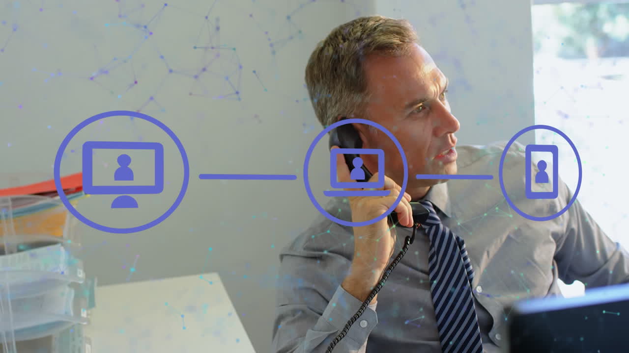 animación de la red de conexiones e íconos sobre el empresario caucásico en el cargo.