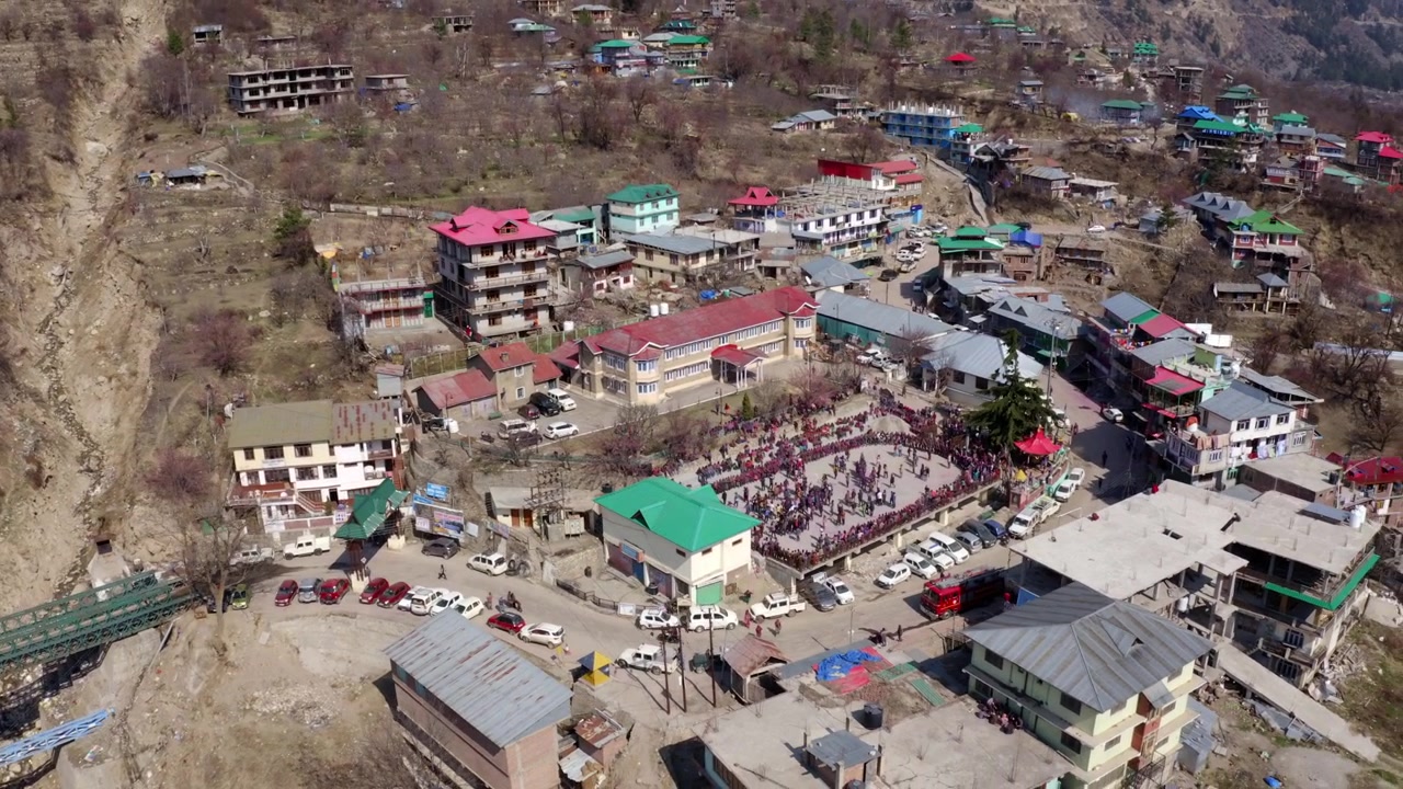 Lễ hội Holi tại Thung lũng Sangla, Ấn Độ - cảnh quay từ flycam.