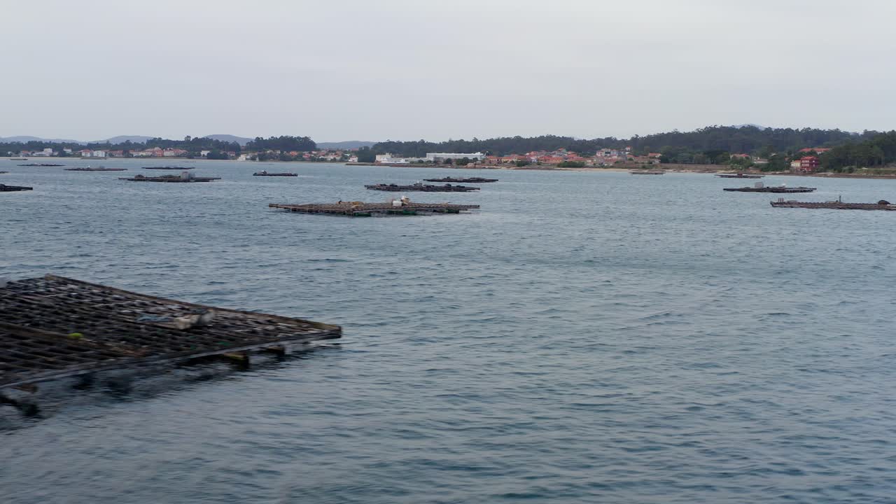 조용한 물속에서 떠다니는 배테아, 영화 공중 안테나