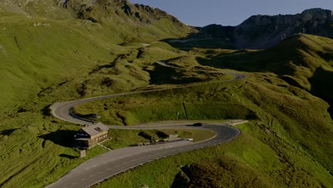 camino de montaña sinuoso