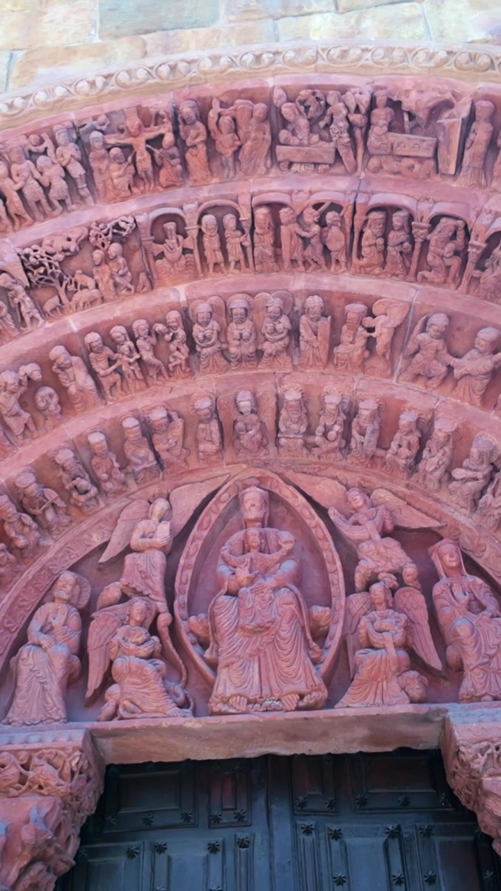 Sculture romaniche sul portale della Chiesa di Santo Domingo a Soria