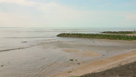 Paisaje-De-Sur-mer-sea_beach-En-Angoulins,-Francia-Durante-El-Día