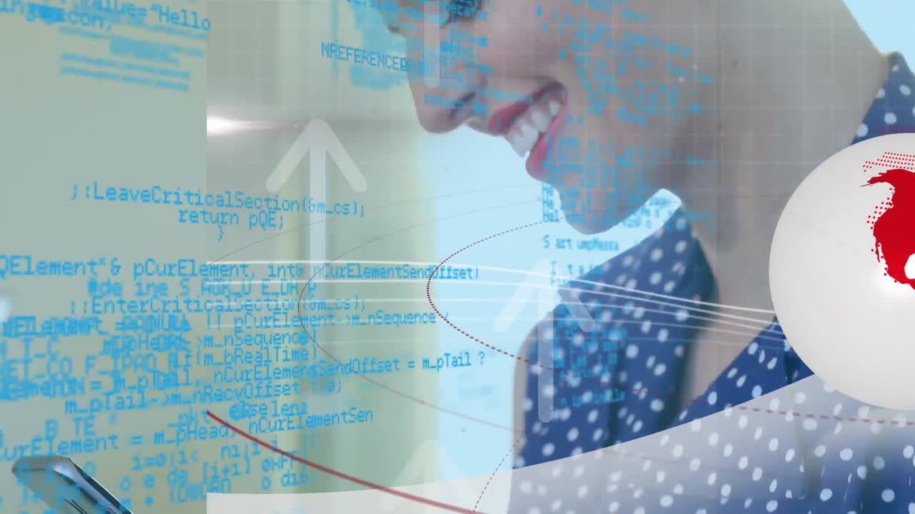 animación del globo y procesamiento de datos sobre una mujer caucásica usando un teléfono inteligente