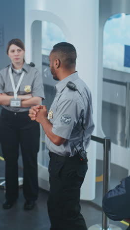 puestos de control de seguridad de los aeropuertos