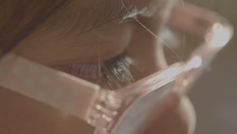 primer plano de un niño con gafas