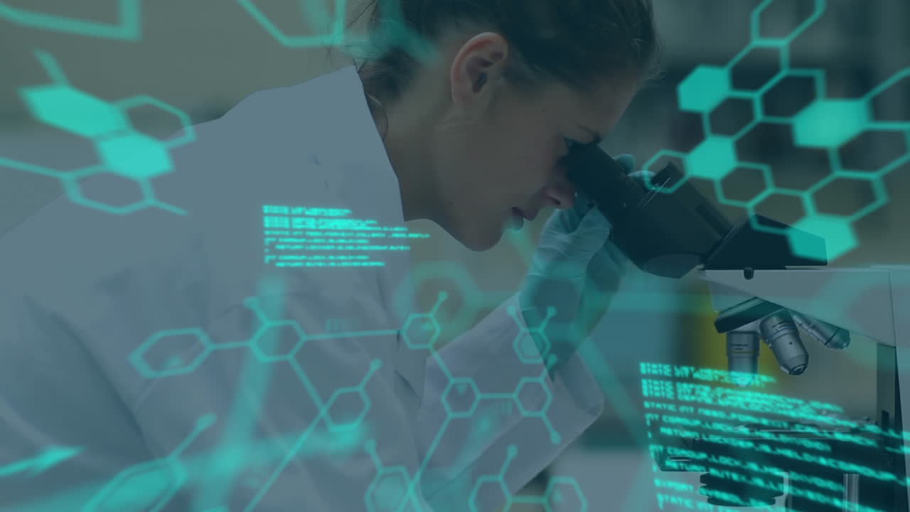 animación del procesamiento de datos sobre una científica caucásica