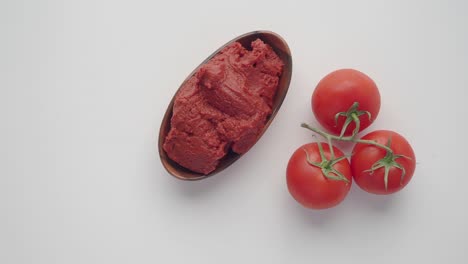 tomato paste and fresh tomatoes