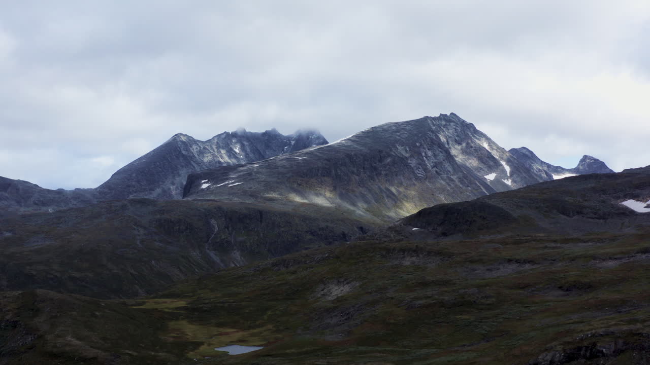 Mountain Scenery in Cloudy Weather