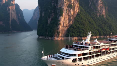 yangtze river cruise through the three gorges