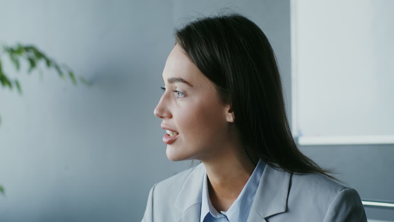 mujer de negocios en discusión