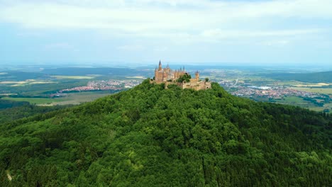 Castillo-De-Hohenzollern,-Alemania.-Vuelos-Aéreos-Con-Drones-FPV.