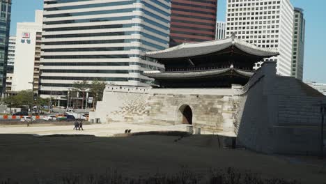 people entering sungnyemun gate at daytime