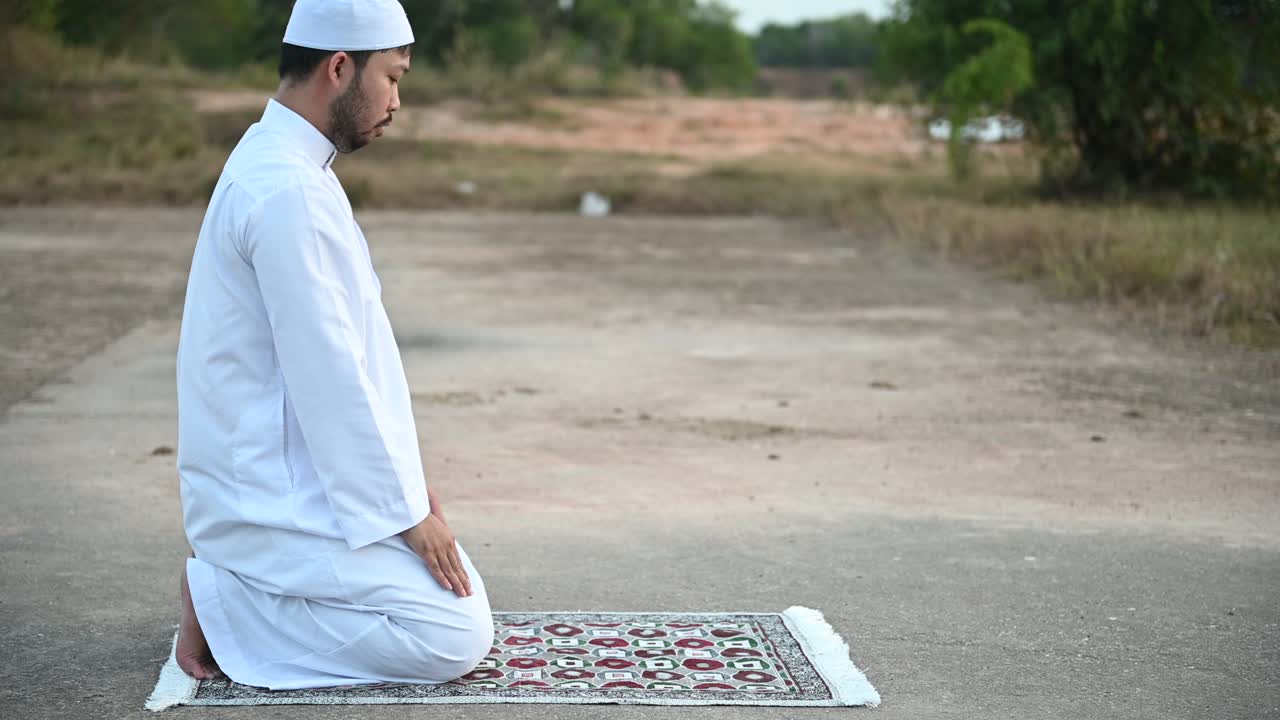 실루 젊은 아시아 무슬림