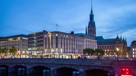 Hamburg-City-Hall,-Bridge-&-Skyline