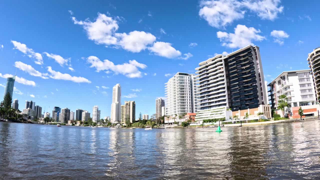 골드 코스트 건물과 물의 파노라마 뷰