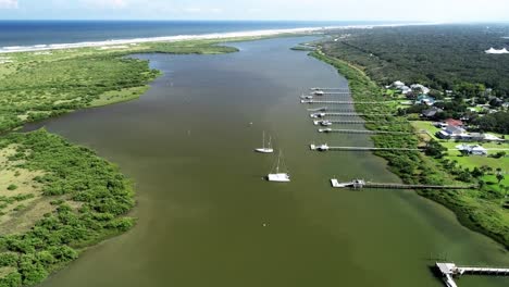 el río matanzas y el océano atlántico en saint augustine, florida