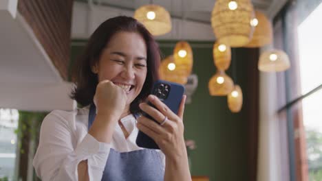 conquest happy online bank microfinance는 sme 카페 가게에 돈을 빌려줍니다.
