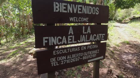 Welcome-sign-to-rock-cliff-stone-sculptures-at-El-Jalacate,-Nicaragua