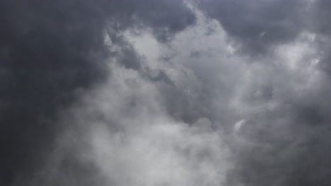 Vista-De-Fuertes-Nubes-De-Tormenta