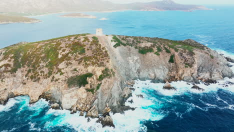 Cabo-Malfanato-Von-Oben:-Eine-Einzigartige-Perspektive-Auf-Den-Malfanato-Turm-Auf-Sardinien