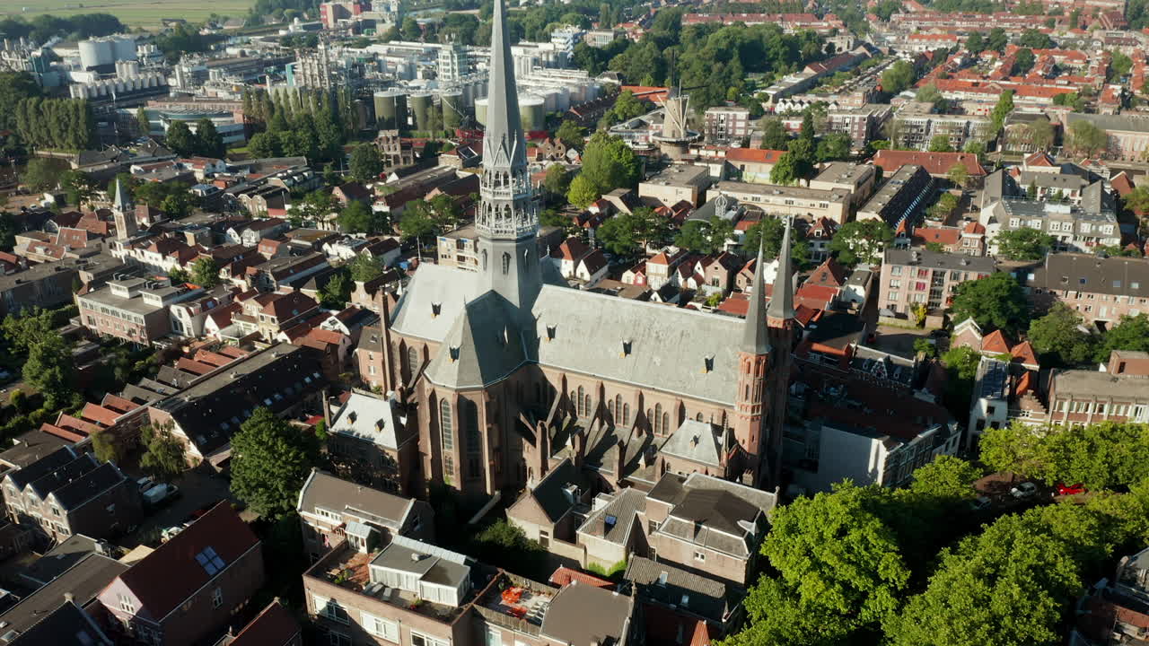 antigua e histórica iglesia gouwekerk en un día soleado en gouda, países bajos
