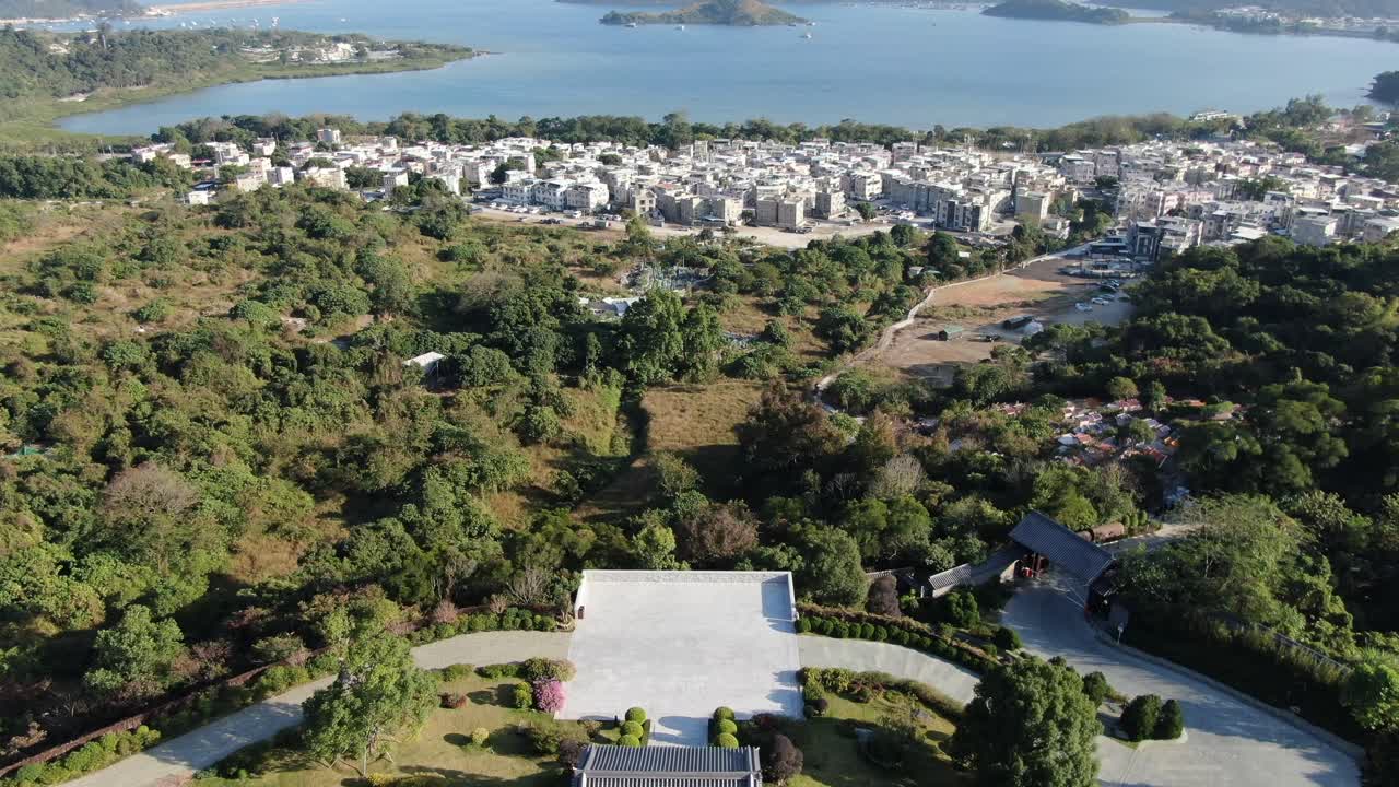 vista aérea de la corte del monasterio tsz shan de hong kong